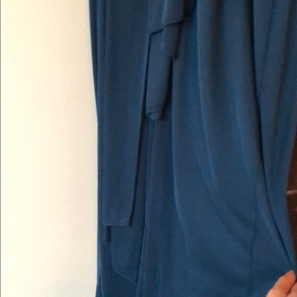 Elegant dress with waist accent - Picture 7 of 7